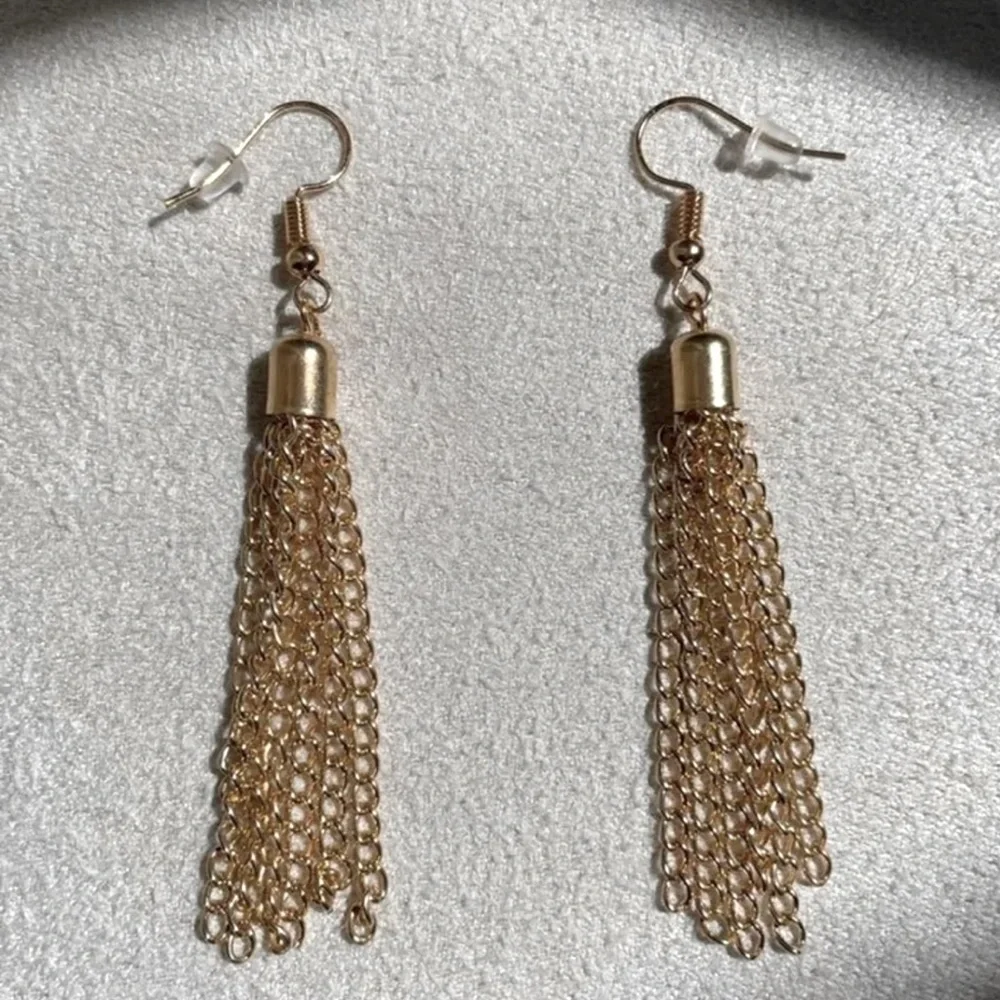 Gold chain link dangle earrings